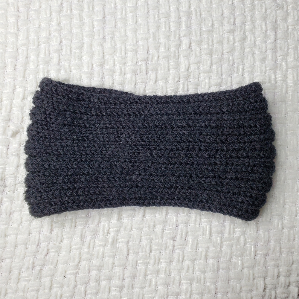 NWOT Shein Black Knit Twist Headband Earmuffs - Picture 3 of 3